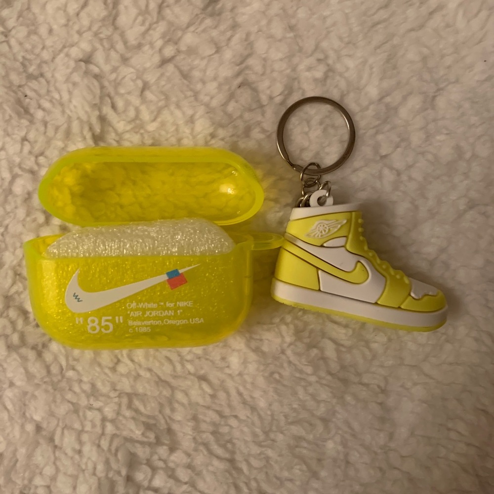 Nike Mini SneakerAirPod Pro Case AJ1 Jordan Yellow